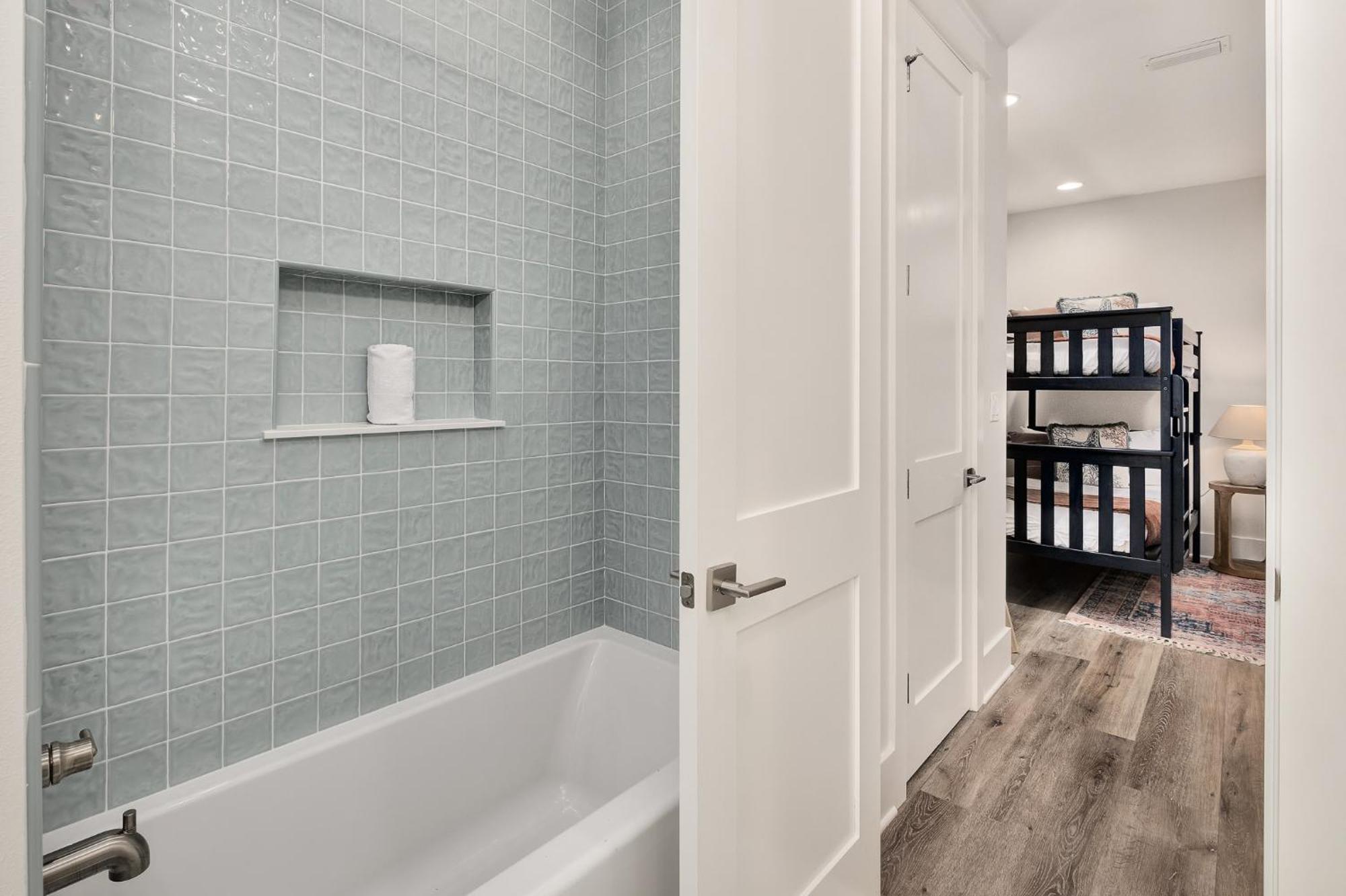 Shellabrate Good Times A Brand New Home For 2024 Only 3 Blocks To The Beach With Community Pool 산타로사 비치 외부 사진