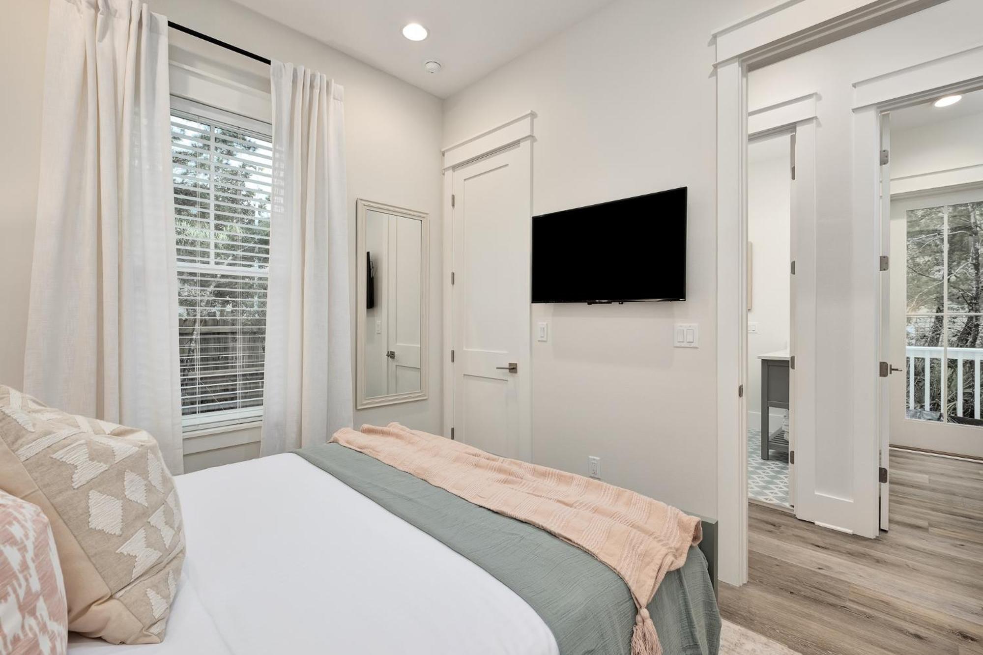 Shellabrate Good Times A Brand New Home For 2024 Only 3 Blocks To The Beach With Community Pool 산타로사 비치 외부 사진